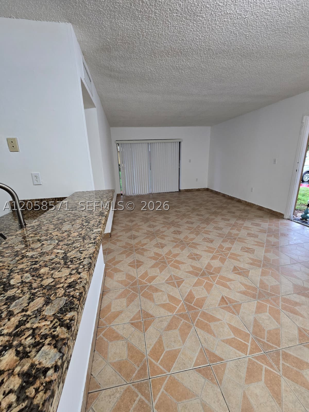 THE COURTS AT KENDALL CON - Residential