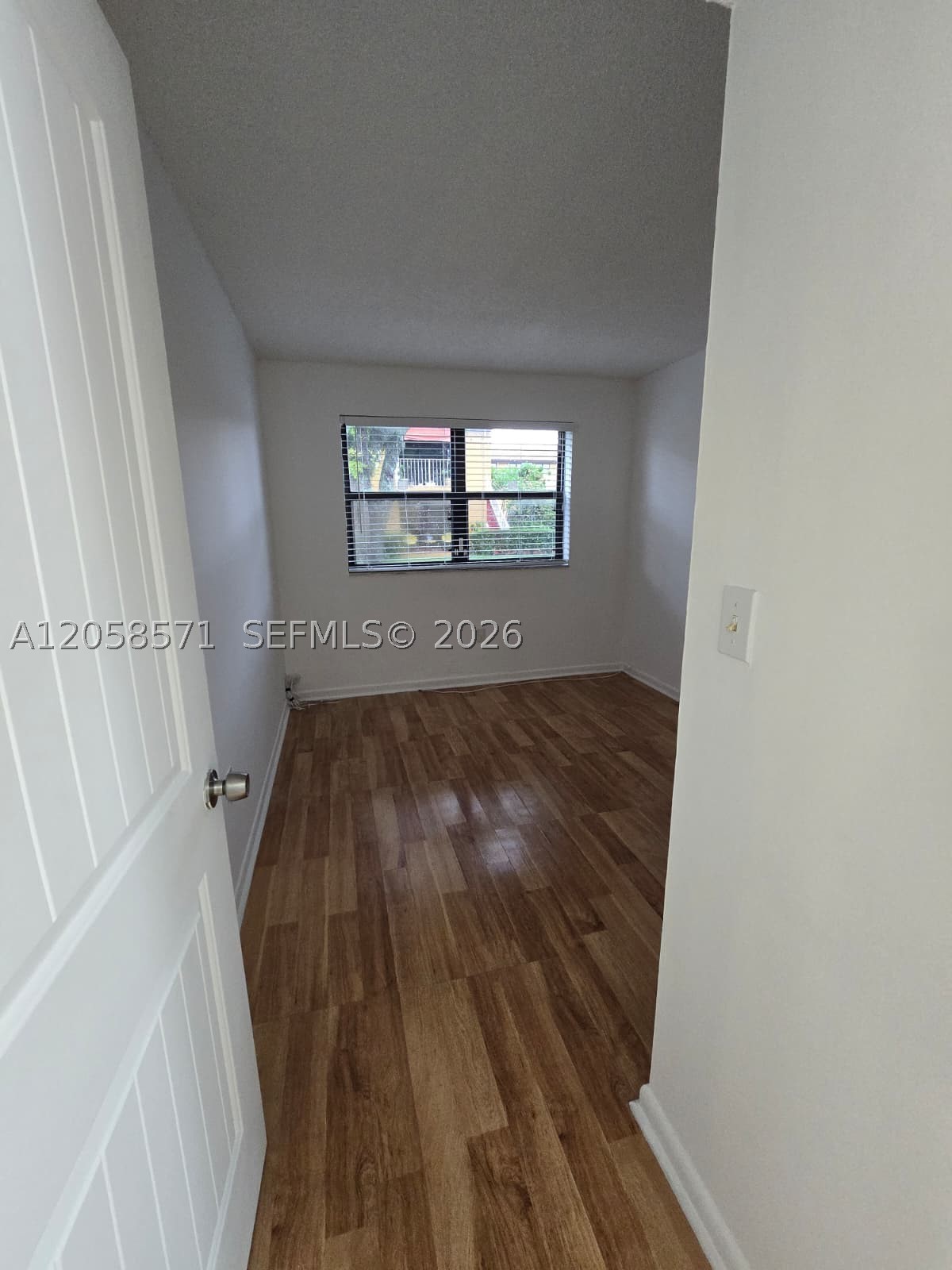 THE COURTS AT KENDALL CON - Residential