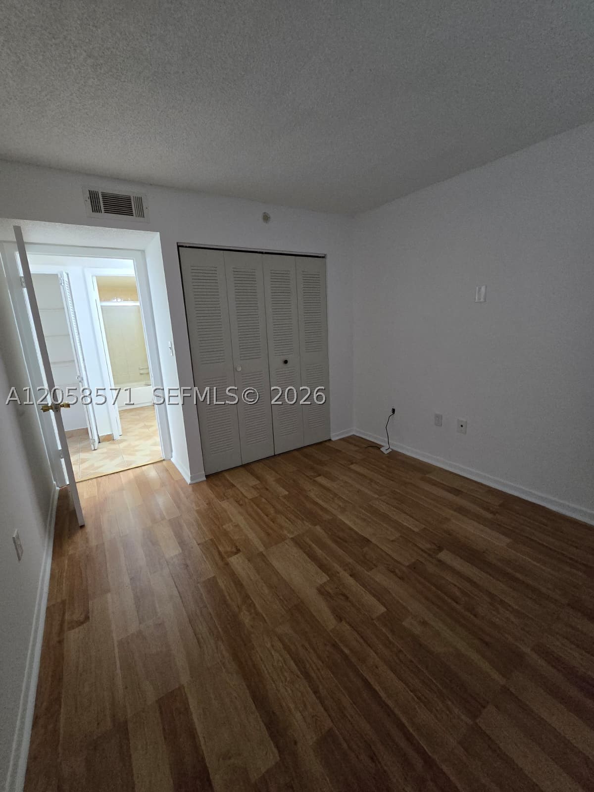 THE COURTS AT KENDALL CON - Residential