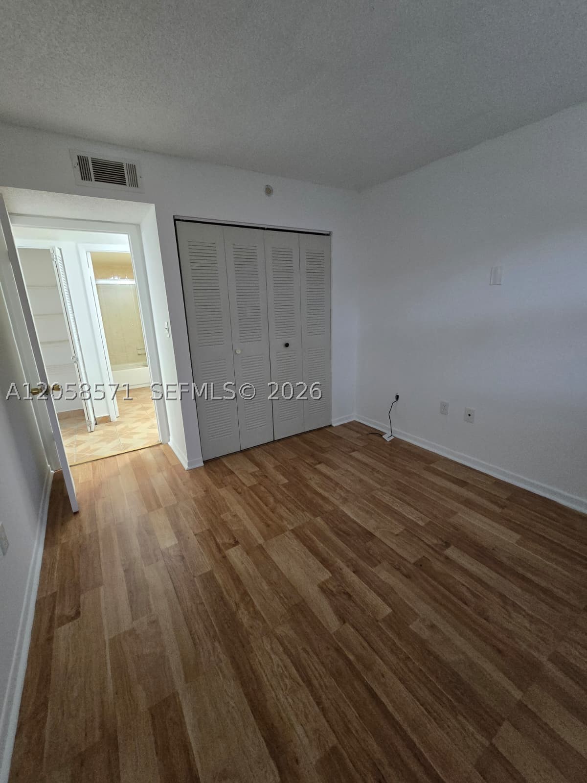 THE COURTS AT KENDALL CON - Residential