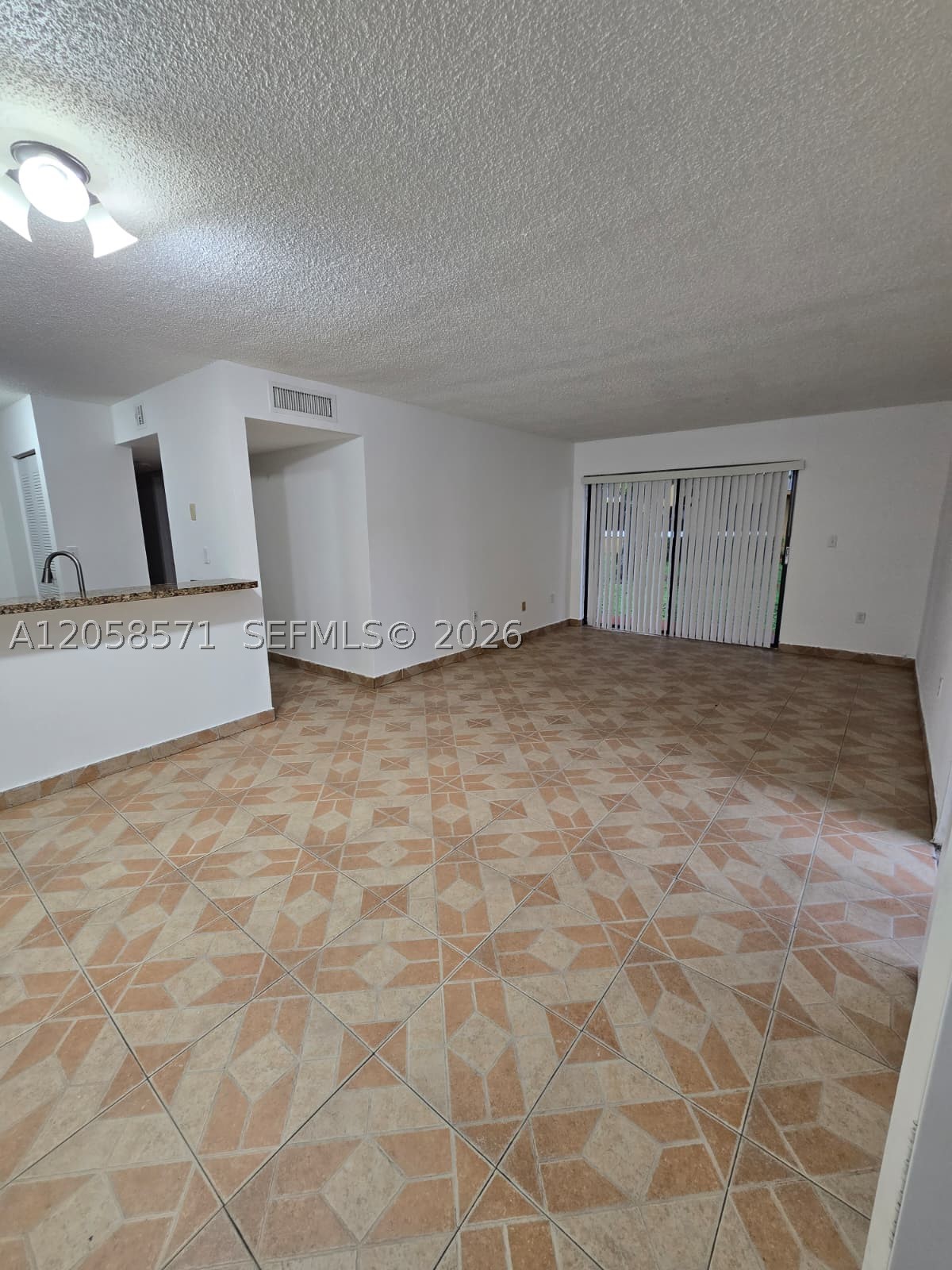 THE COURTS AT KENDALL CON - Residential