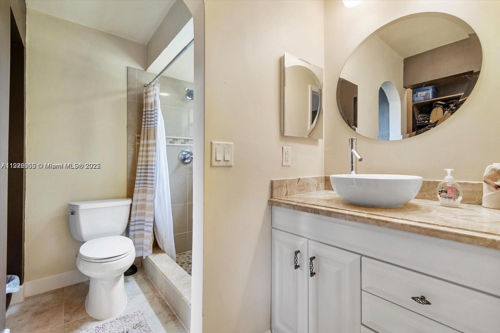 CIRCLE VILLAS (THE) CONDO - Residential