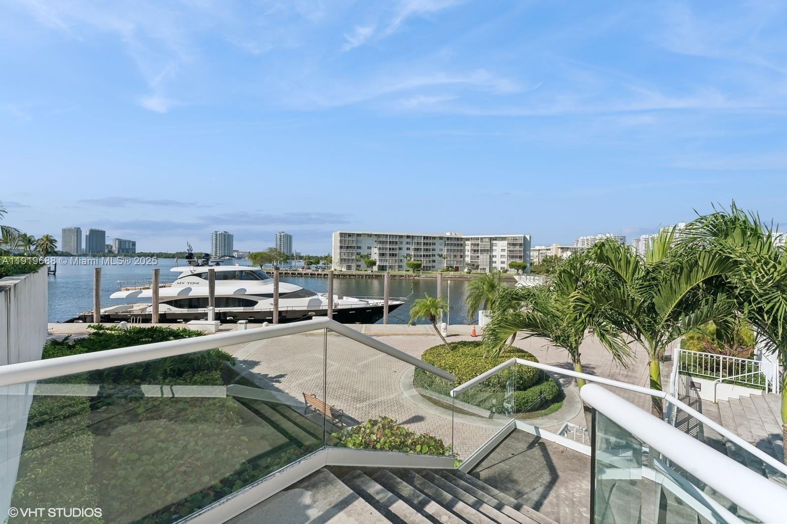 1000 ISL BLVD WILLIAMS IS - Residential