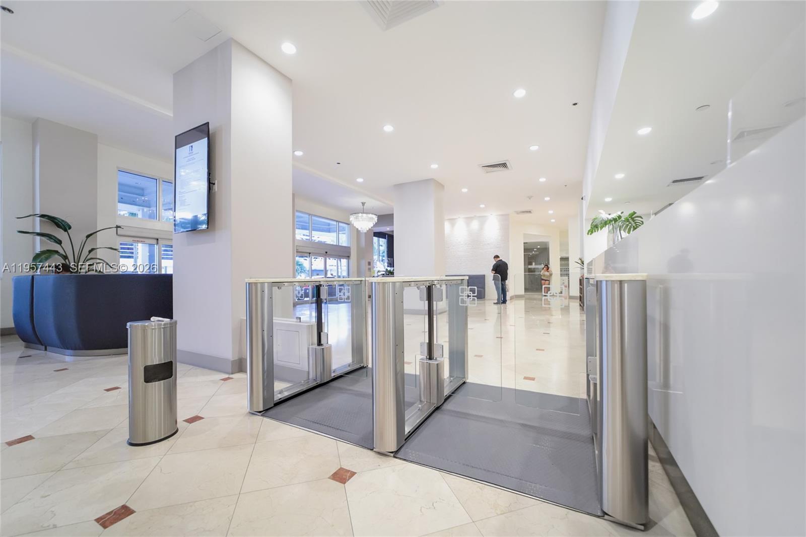 THE DECOPLAGE CONDO - Residential