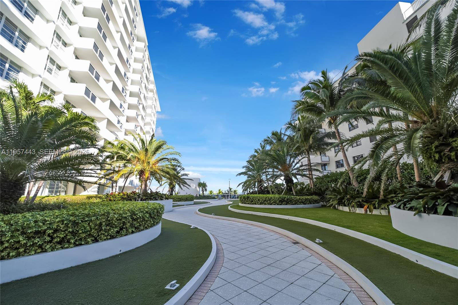 THE DECOPLAGE CONDO - Residential
