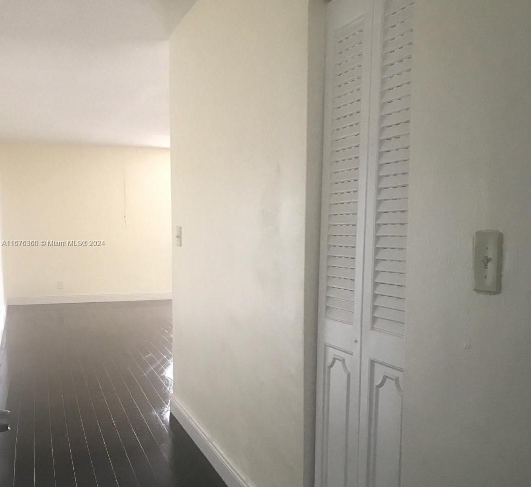 LAKESIDE MANOR SOUTH COND - Residential
