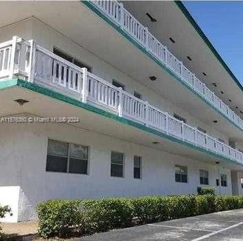 LAKESIDE MANOR SOUTH COND - Residential