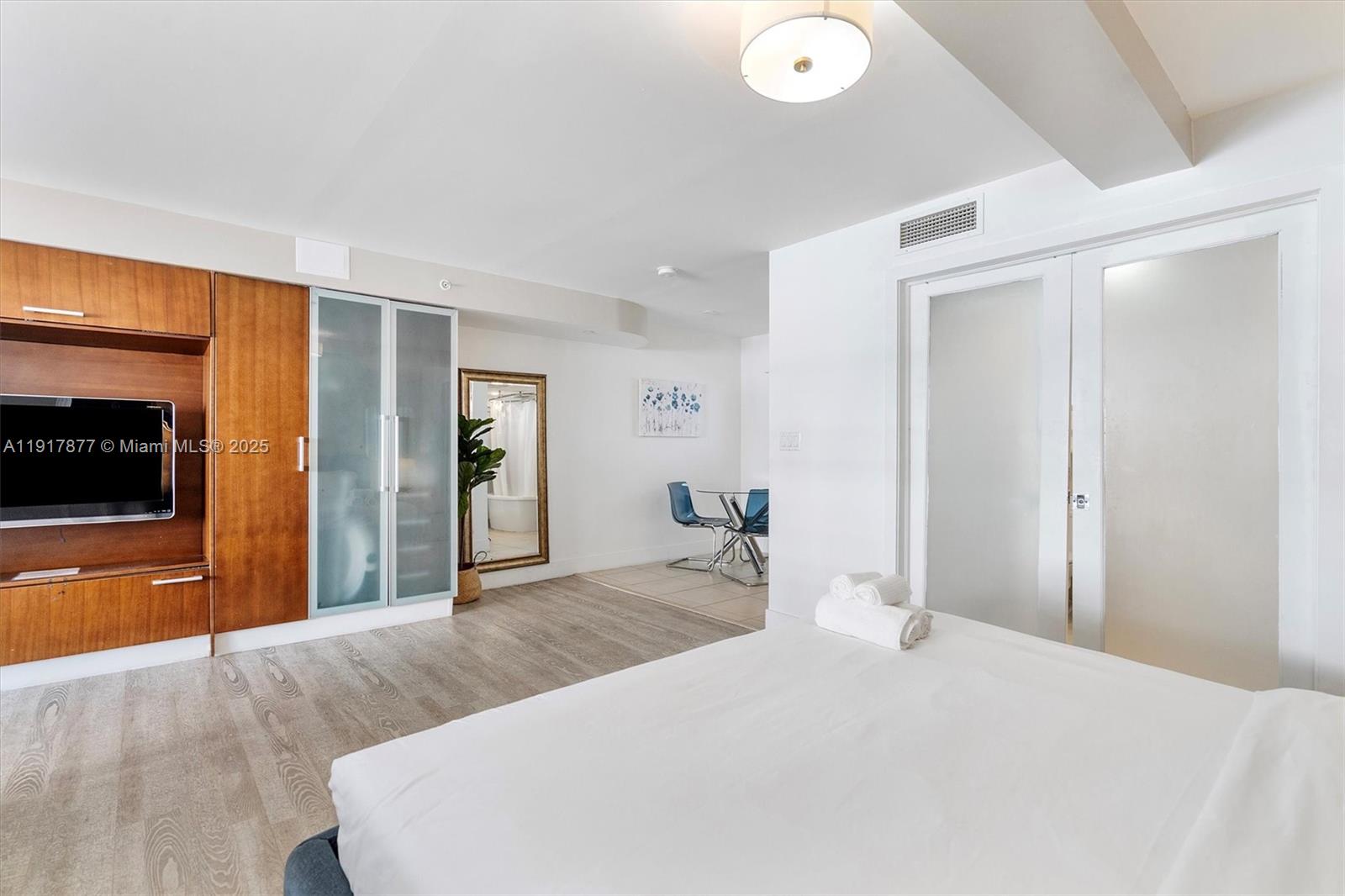 THE STRAND ON OCEAN DRIVE - Residential