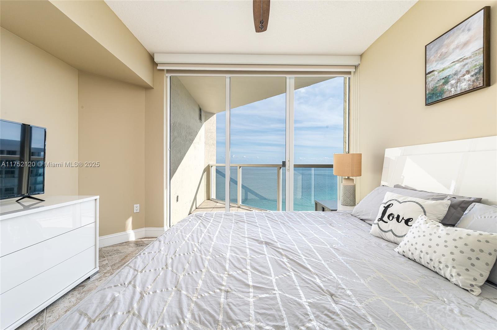 LA PERLA CONDO - Residential