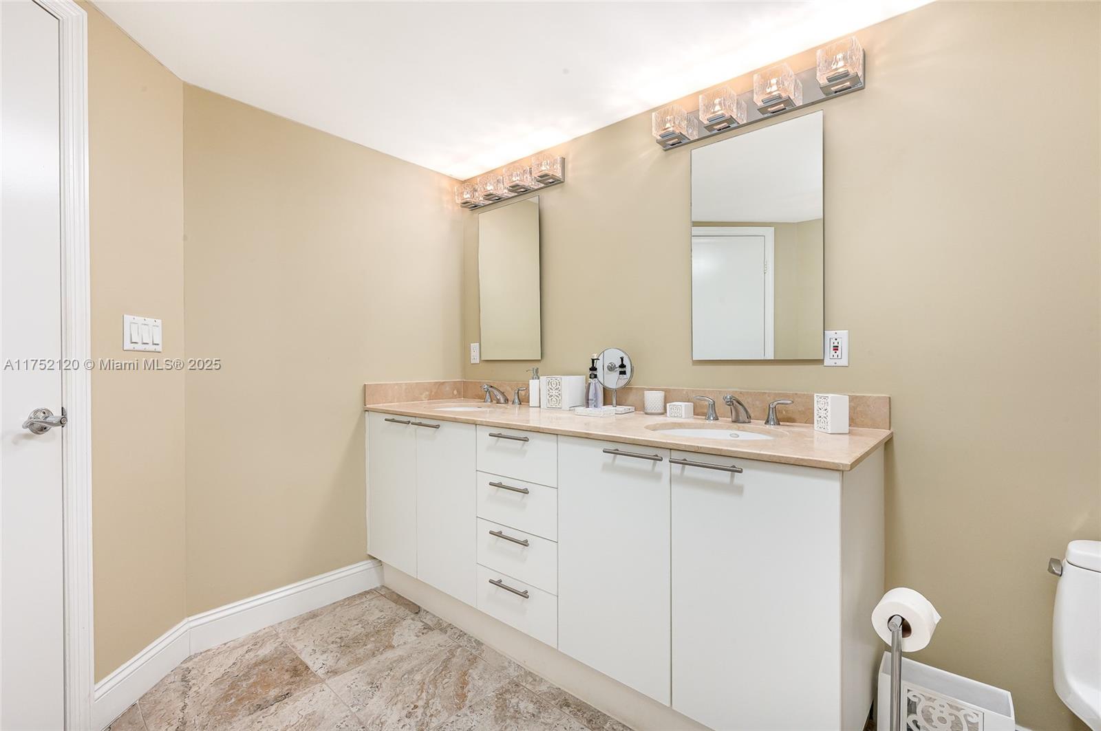 LA PERLA CONDO - Residential