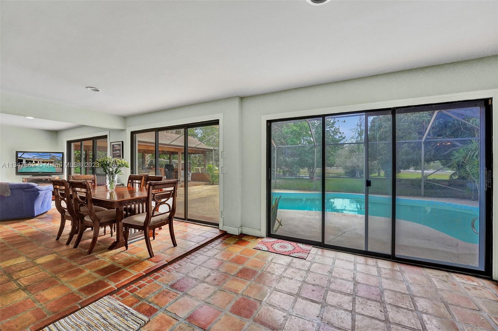 TEQUESTA COUNTRY CLUB - Residential