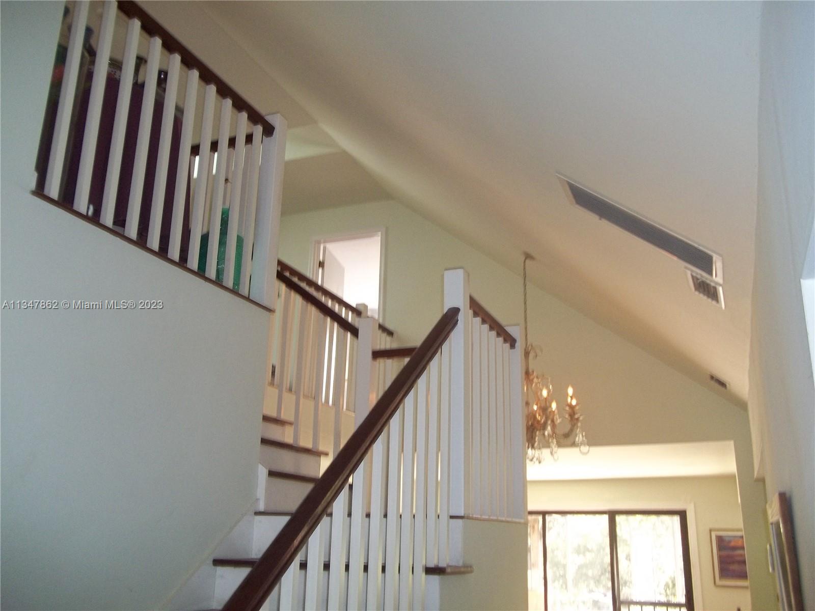 TEQUESTA COUNTRY CLUB - Residential