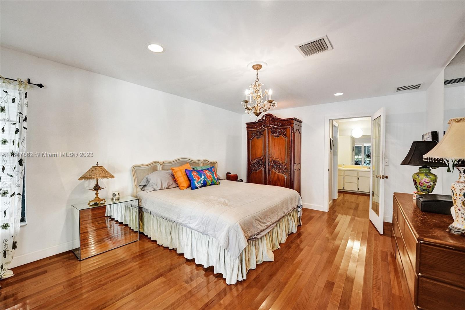 TEQUESTA COUNTRY CLUB - Residential