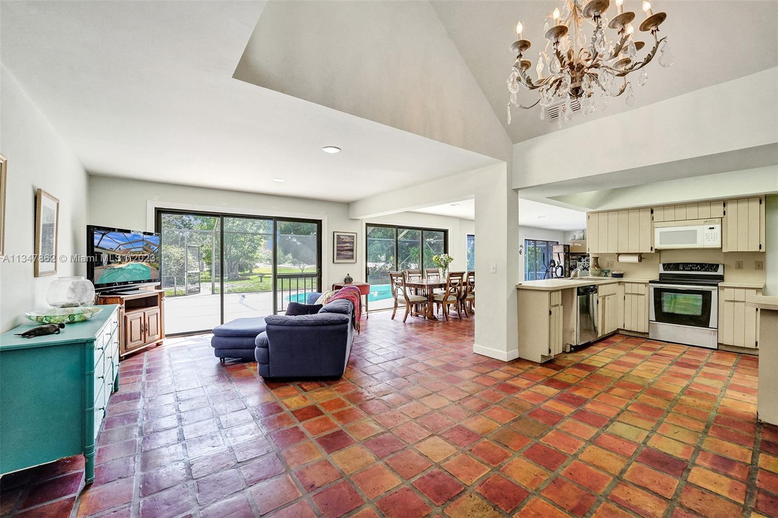 TEQUESTA COUNTRY CLUB - Residential