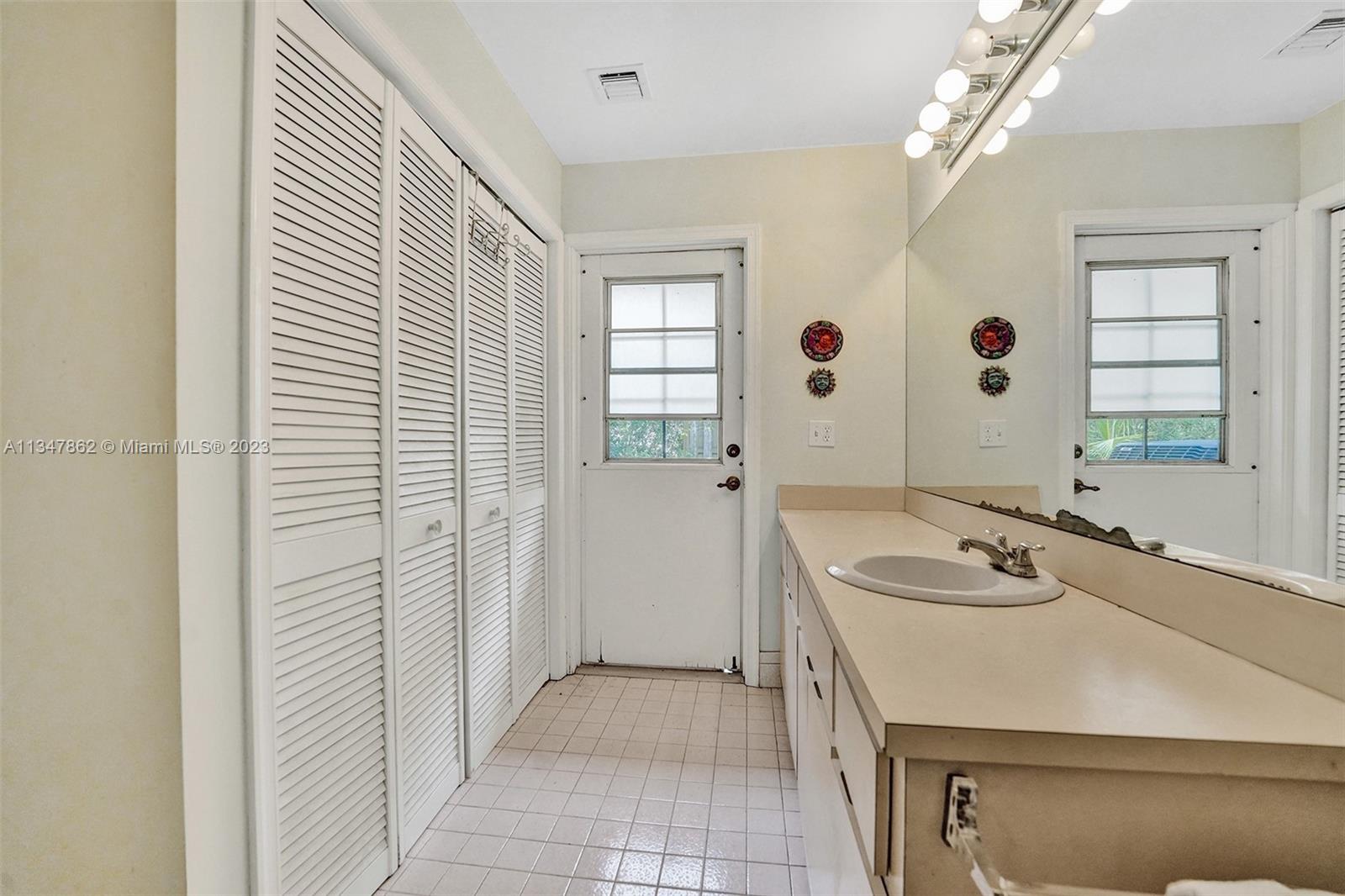TEQUESTA COUNTRY CLUB - Residential