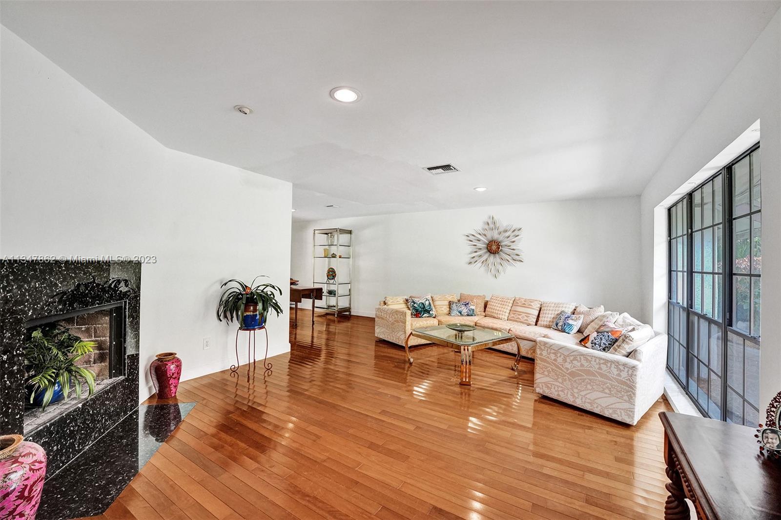 TEQUESTA COUNTRY CLUB - Residential