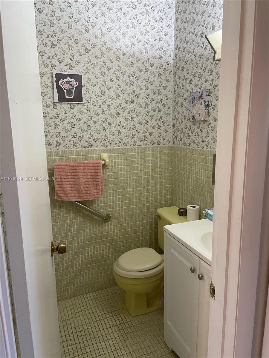 BEVERLY HILLS CONDO NUMBE - Residential