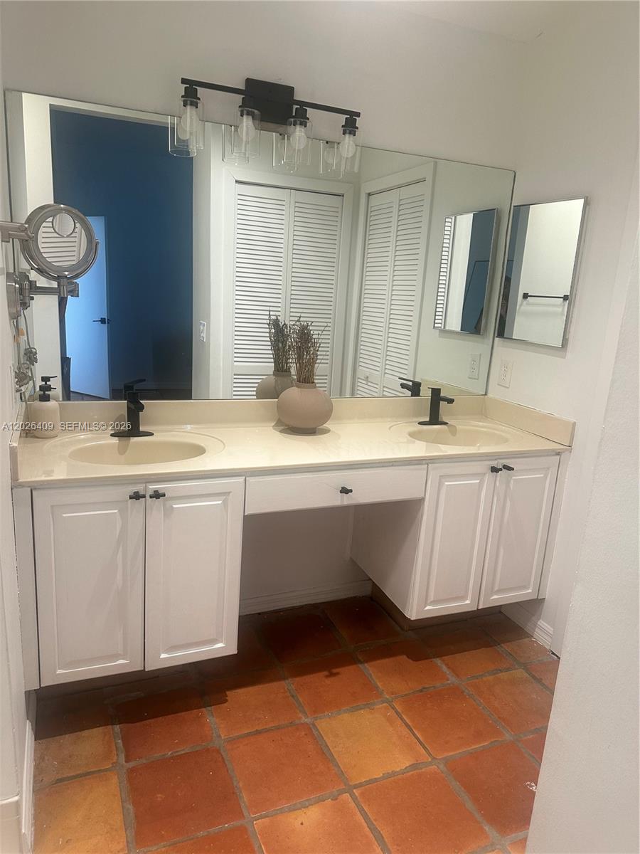 TWIN ACRES - Residential Lease
