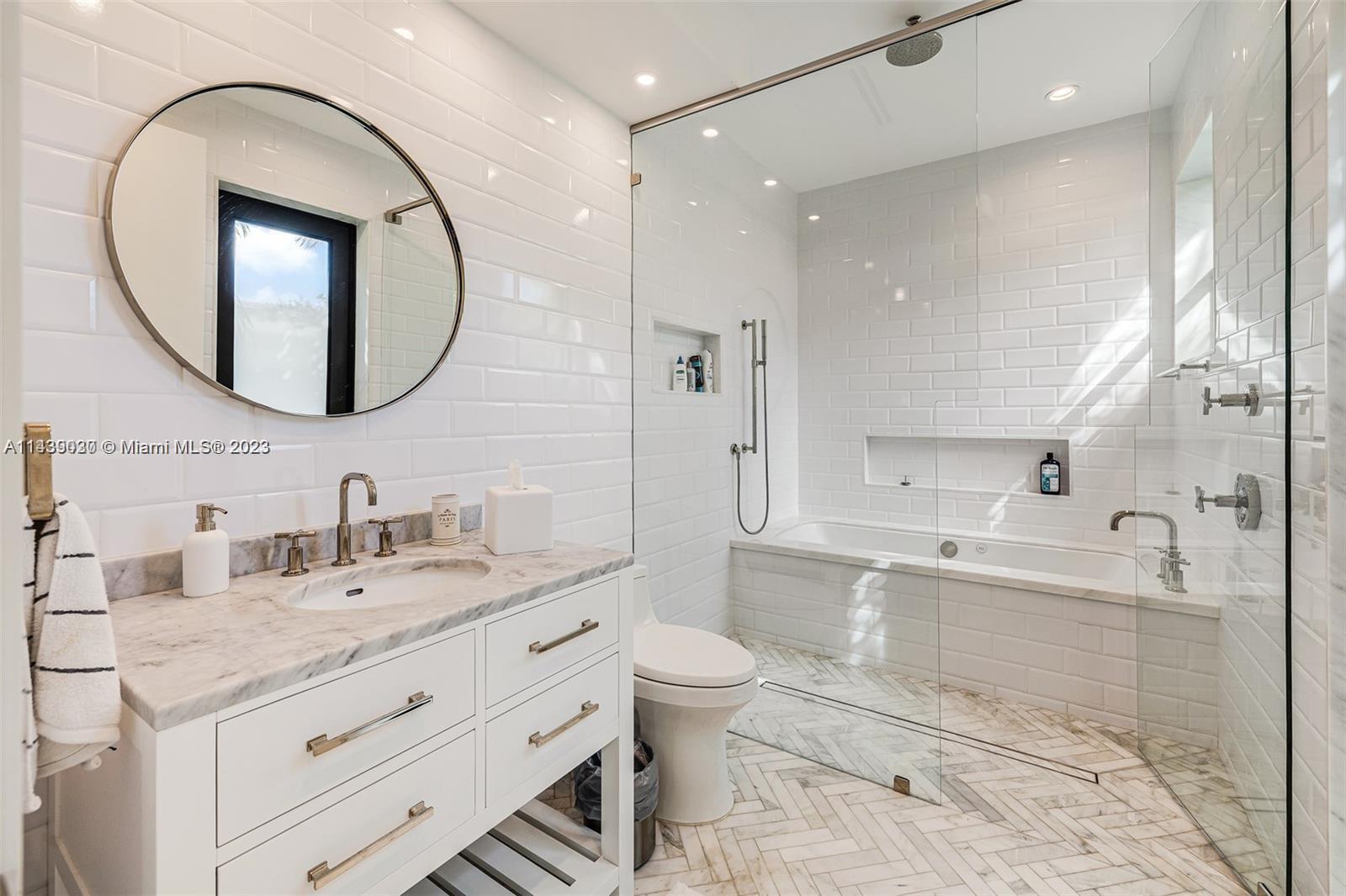 BAY HEIGHTS GROVES - Residential