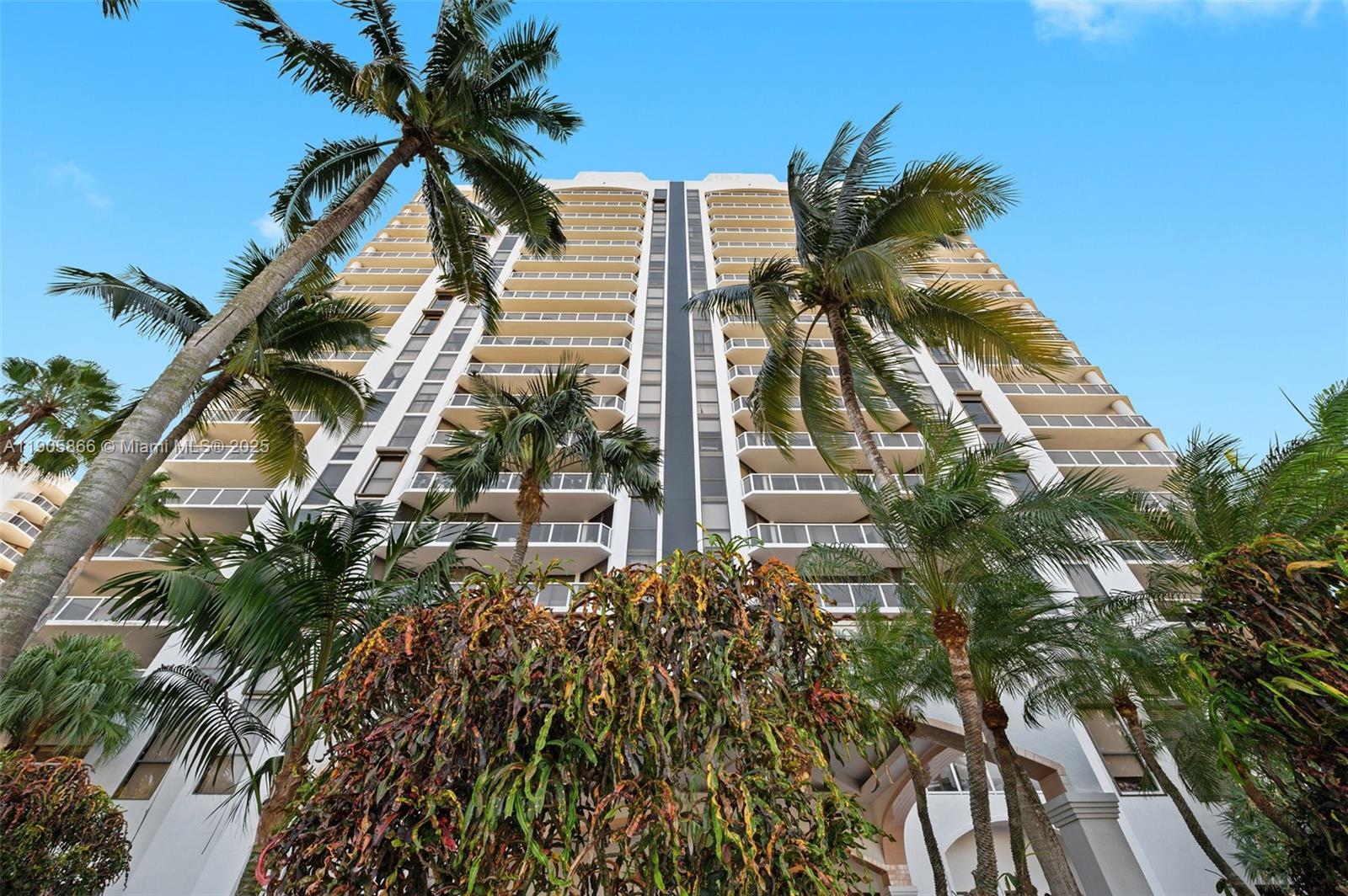 HARBOR TWS AT THE WATERWA - Residential