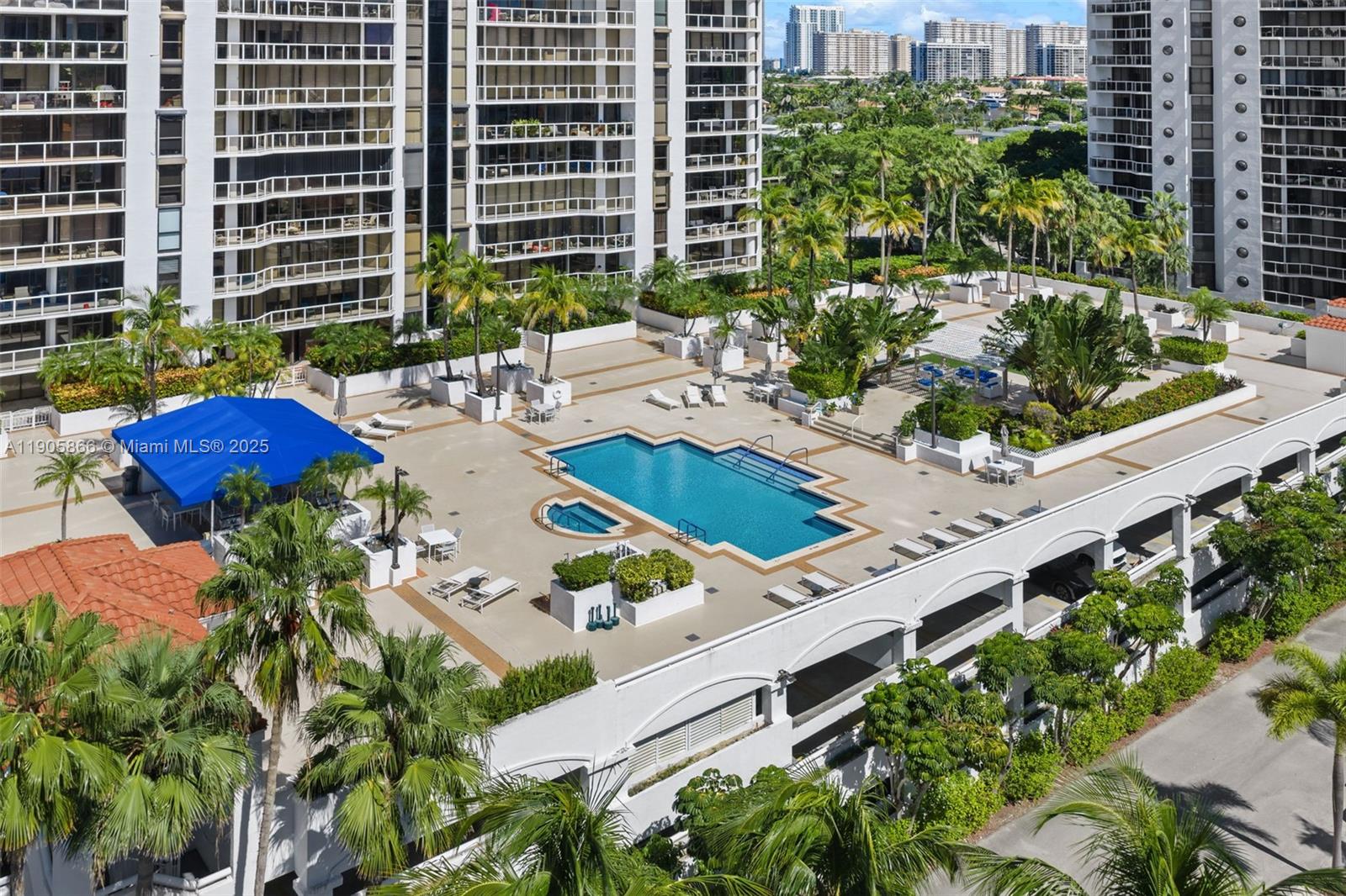 HARBOR TWS AT THE WATERWA - Residential
