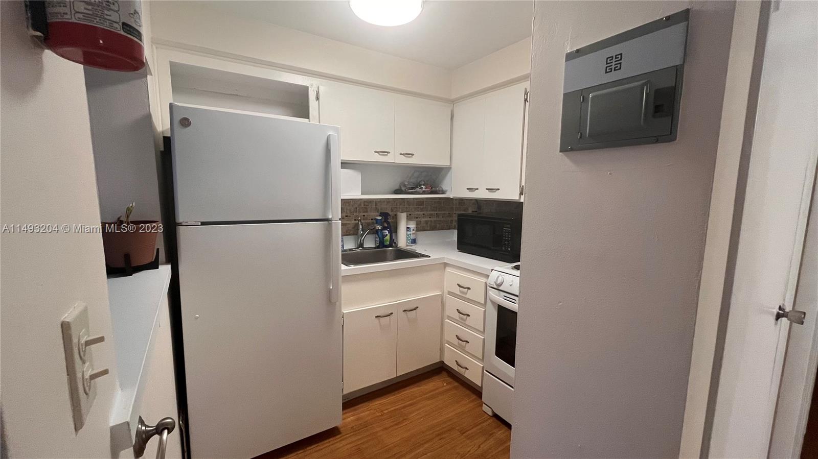GOLDEN BAY LODGE CO-OP - Residential Lease