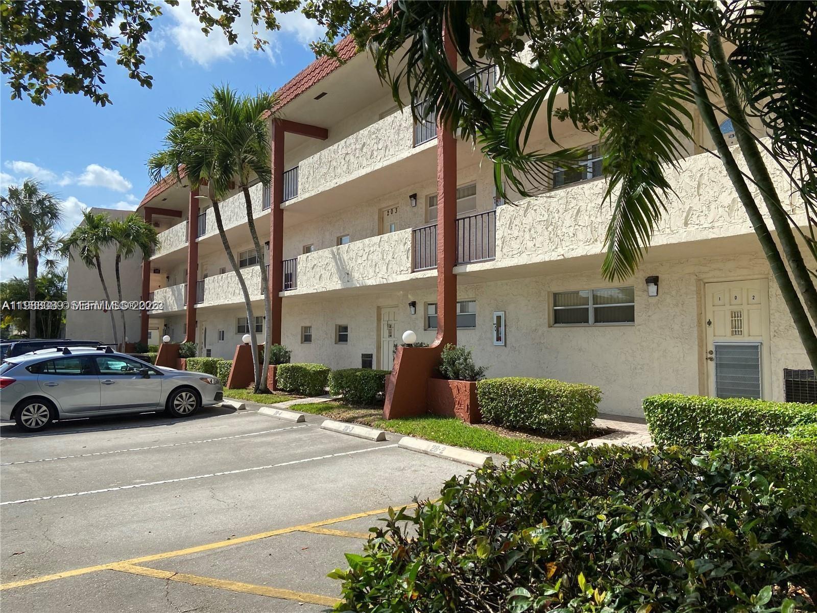 HOLLYBROOK GOLF&TENNIS - Residential