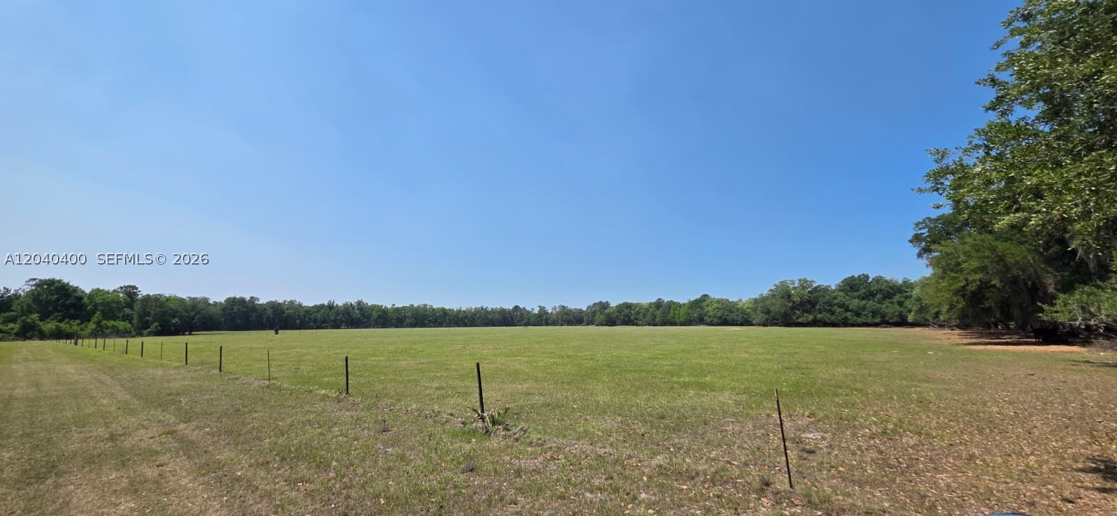 80 acres half pasture half OAK trees. Can be use for farming and recreational, Hunting... Building your dream
house, peaceful land.