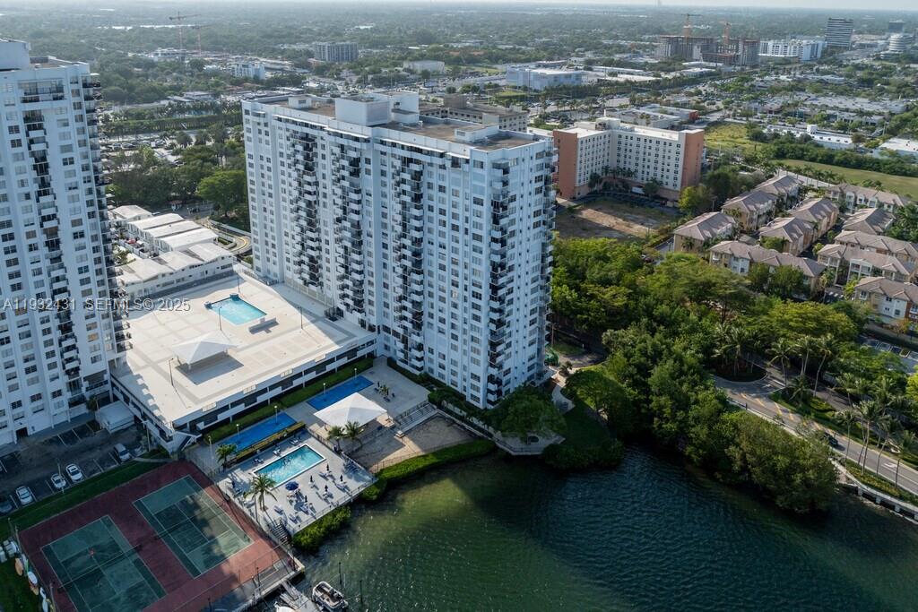 1/1.5 Condo in the hear of Aventura. Luxury Living with Panoramic views in Aventura, FL. Private balcony with breathtaking views. Building offers two resort- style pools, a 24 hr fitness center, 24- hour security, and assigned parking.
