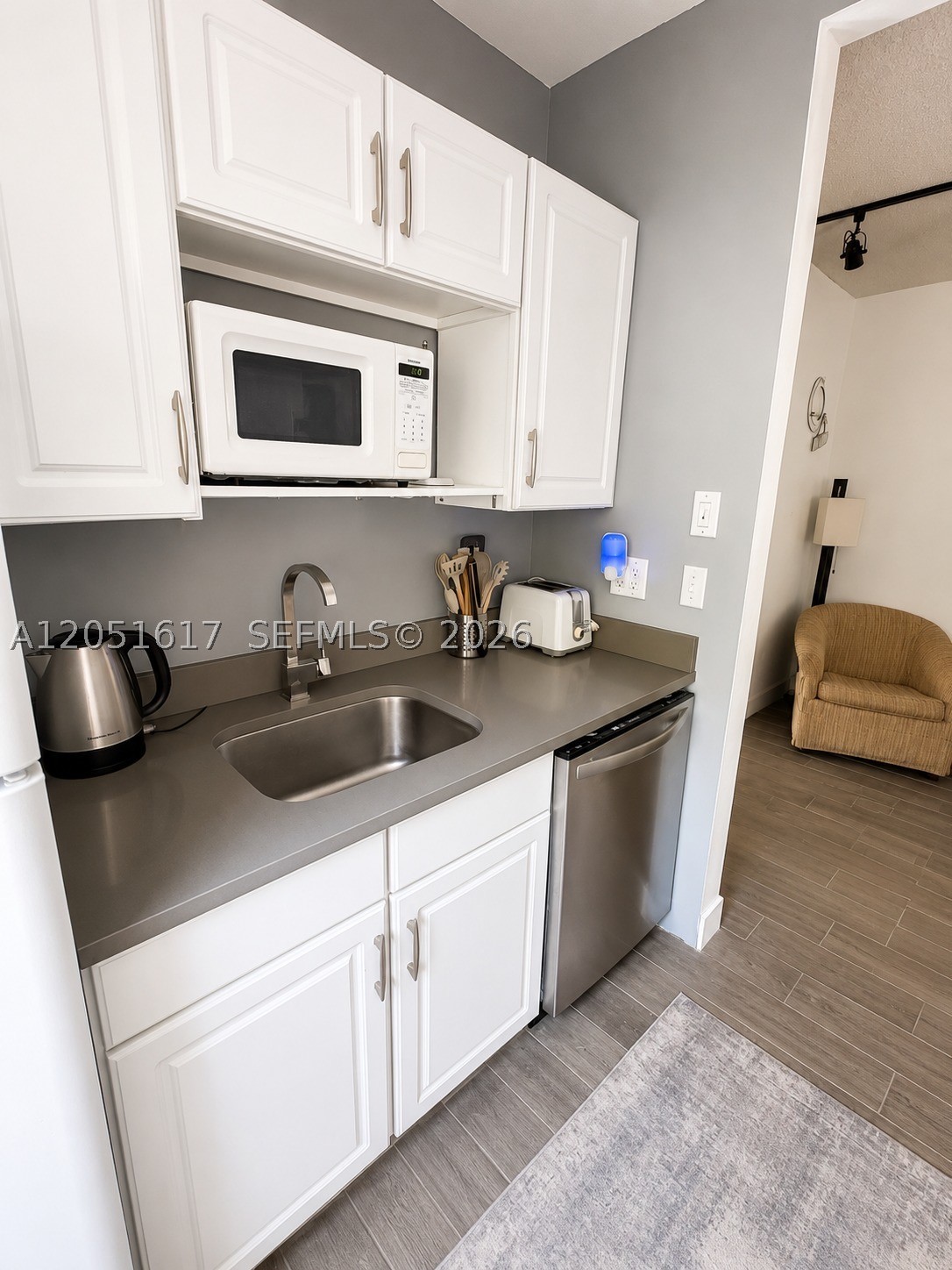 BEACH RIDGE APTS CO-OP - Residential Lease