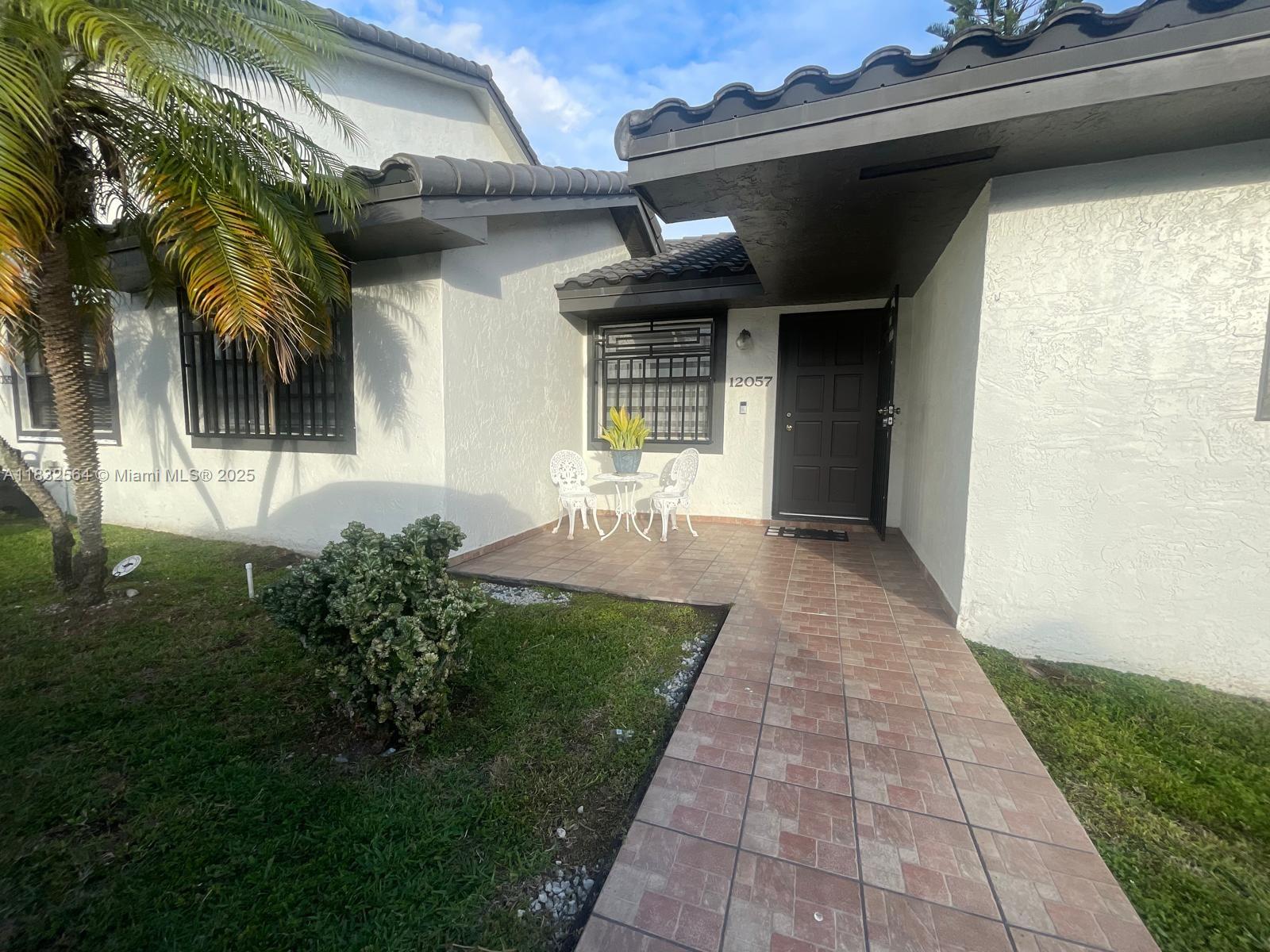 Beautiful and spacious 3-bedroom, 2-bathroom townhouse in a quiet, family-oriented neighborhood. Centrally located near FIU, major highways, shopping centers, restaurants, and parks.
Home features a new roof, fresh interior and exterior paint, tile throughout, updated kitchen with new white cabinets, quartz countertops, and a new terrace door. Includes new closet doors, large fenced backyard, new storage shed, and updated electrical panel.
Owner is motivated!!!!!!!!!!!!. Don’t miss this opportunity!