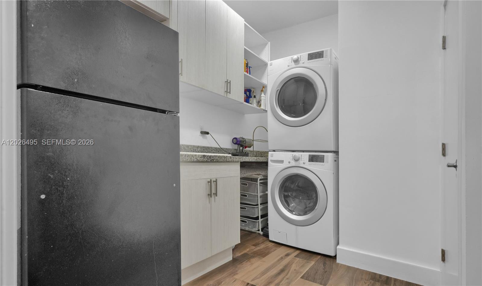 SNAPPER CREEK GROVES - Residential Lease