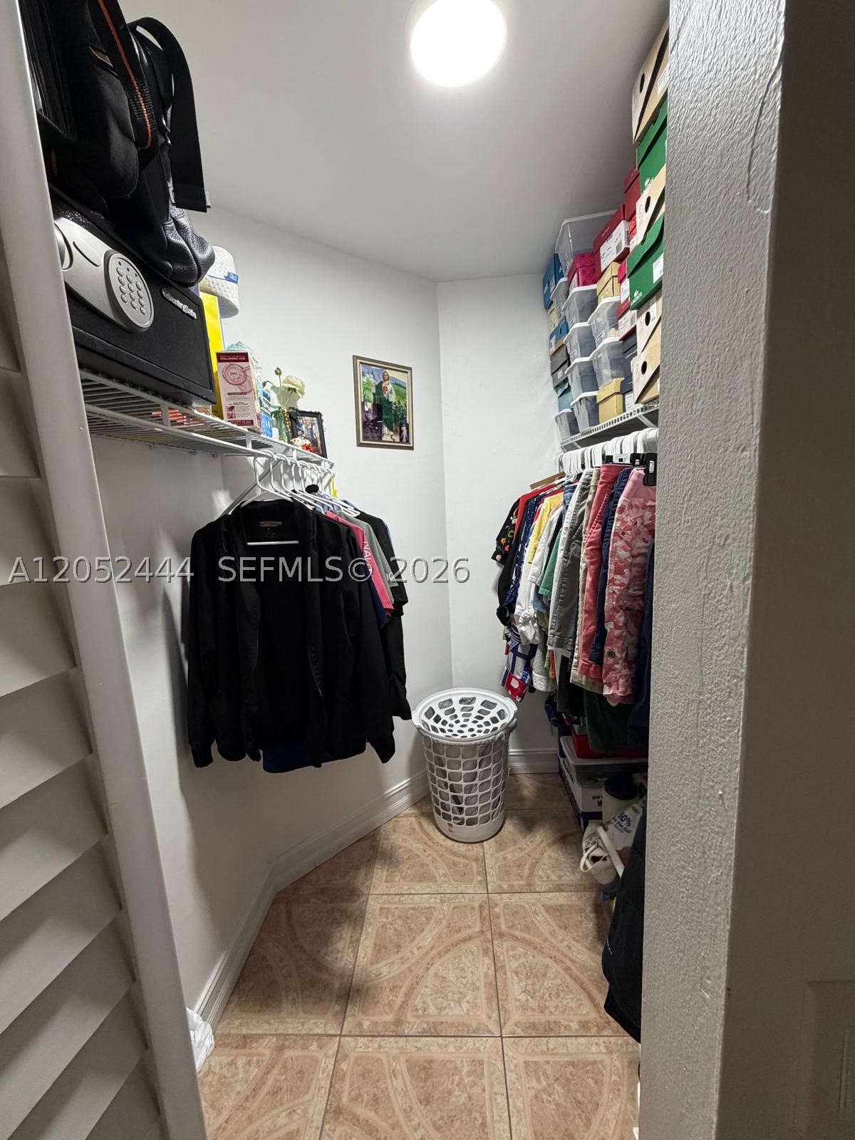 LAGO GRANDE FIVE-A CONDO - Residential