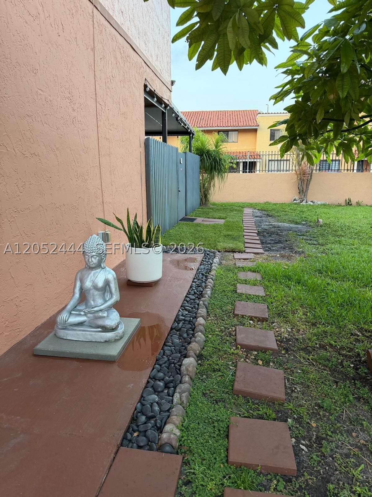 LAGO GRANDE FIVE-A CONDO - Residential