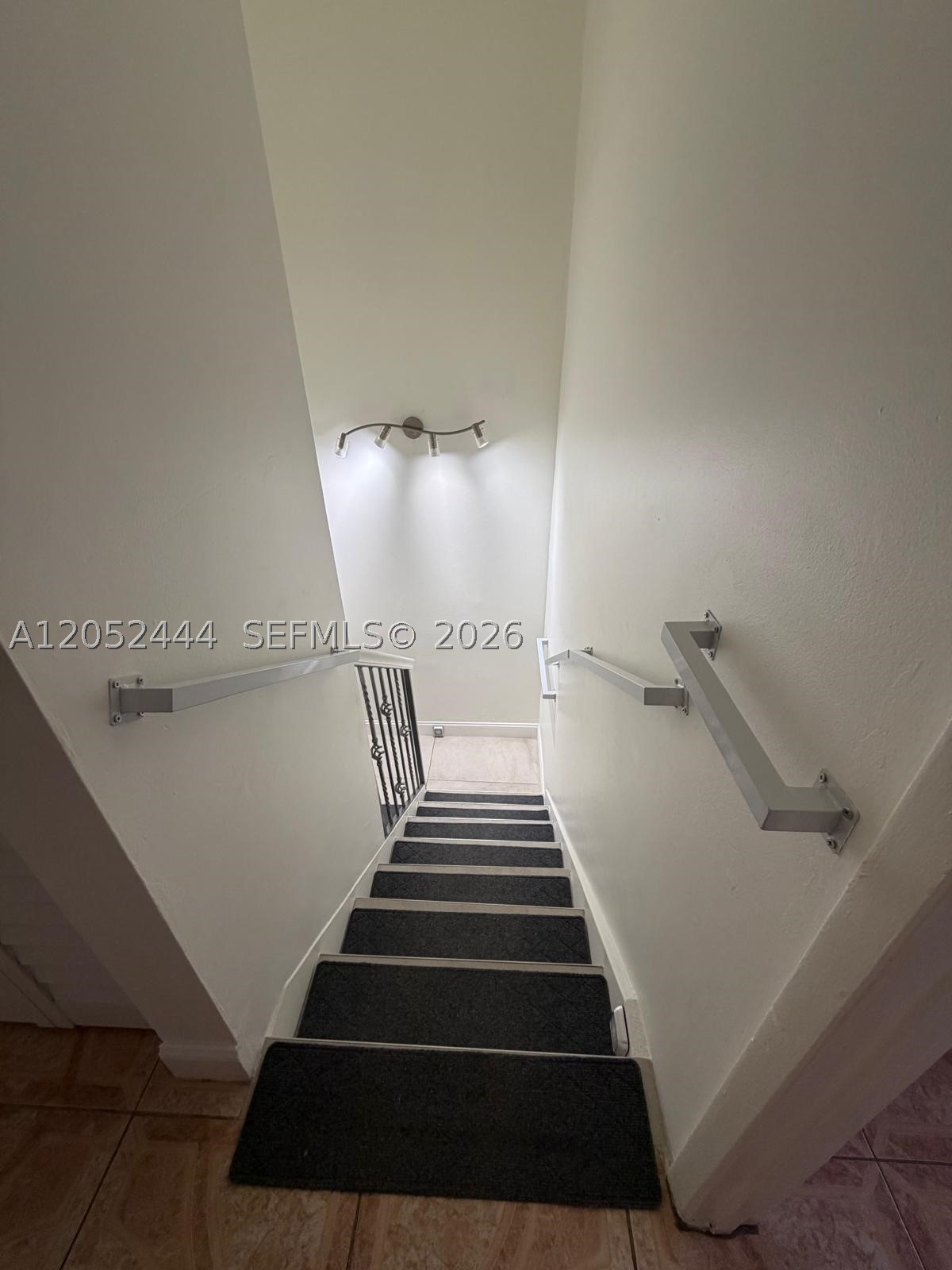 LAGO GRANDE FIVE-A CONDO - Residential