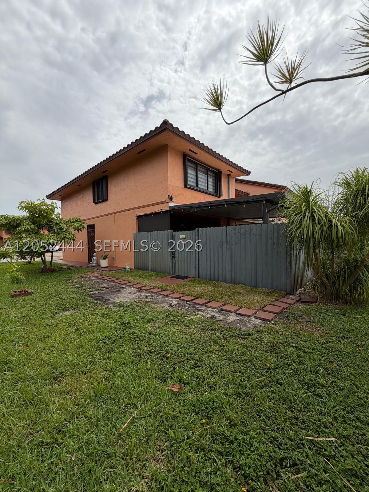 LAGO GRANDE FIVE-A CONDO - Residential