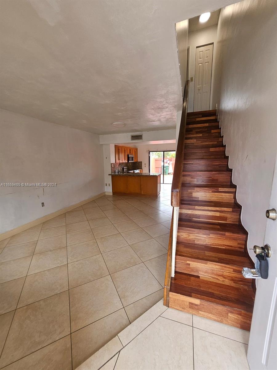 VILLAS UNIVERSITY SQUARE - Residential Lease
