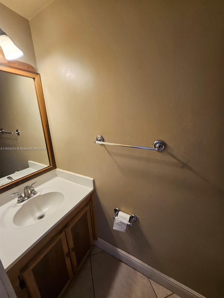 VILLAS UNIVERSITY SQUARE - Residential Lease