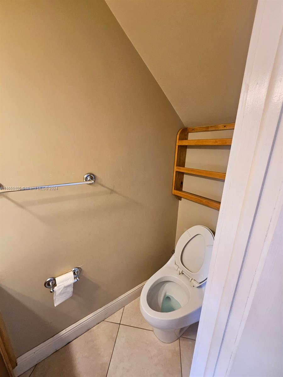 VILLAS UNIVERSITY SQUARE - Residential Lease