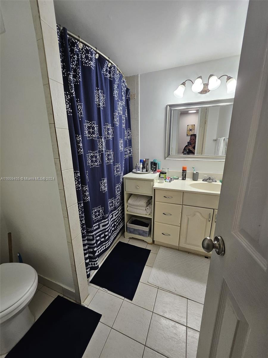 VILLAS UNIVERSITY SQUARE - Residential Lease