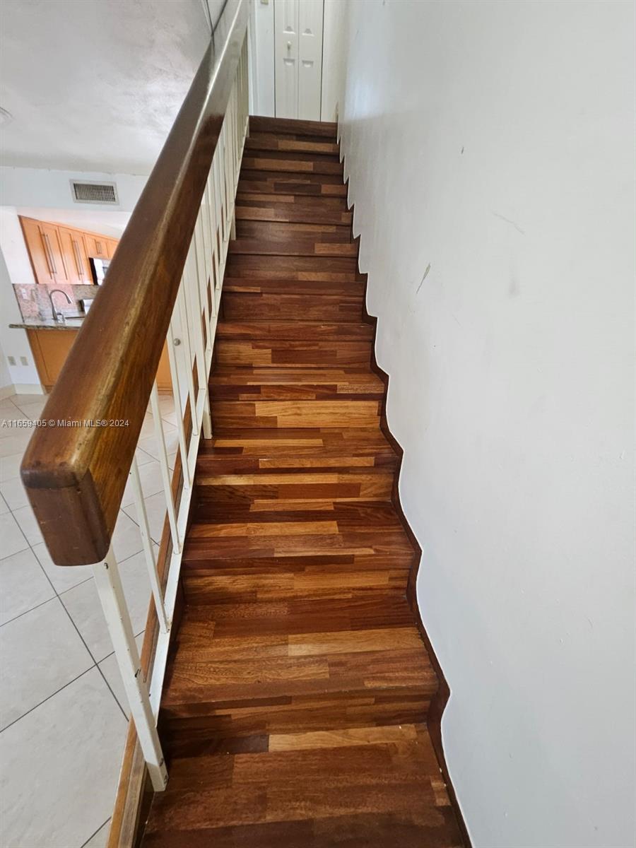 VILLAS UNIVERSITY SQUARE - Residential Lease
