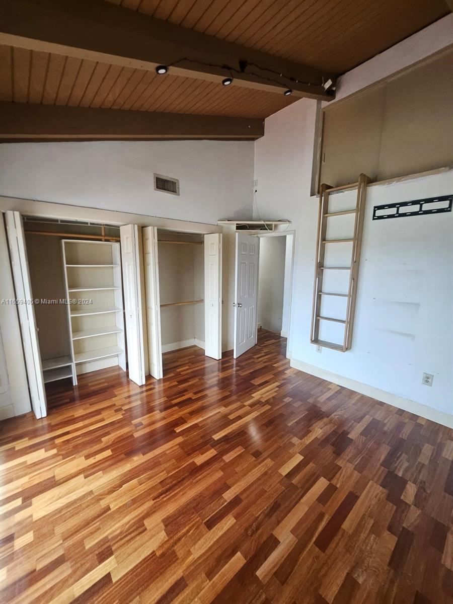 VILLAS UNIVERSITY SQUARE - Residential Lease