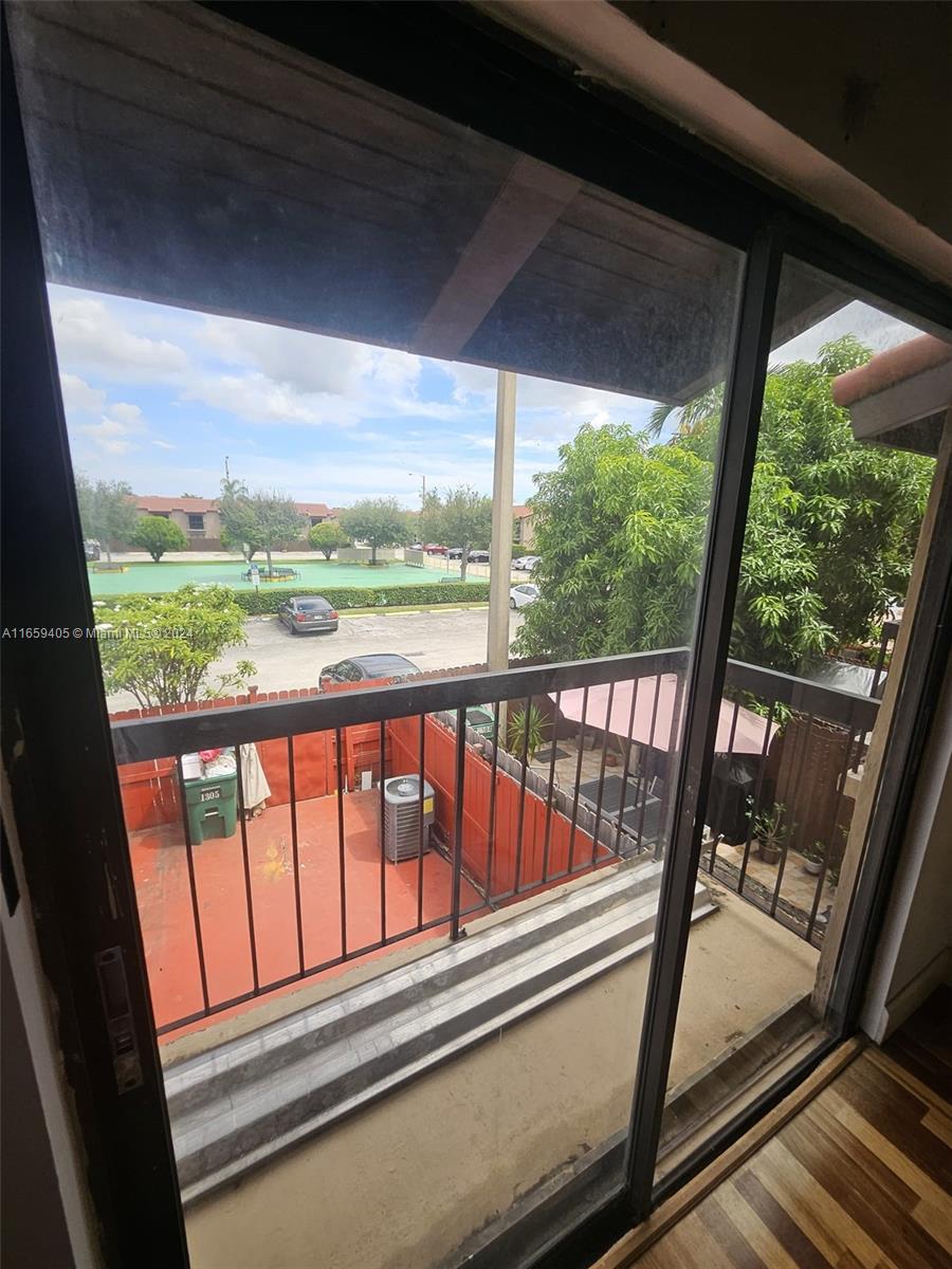 VILLAS UNIVERSITY SQUARE - Residential Lease
