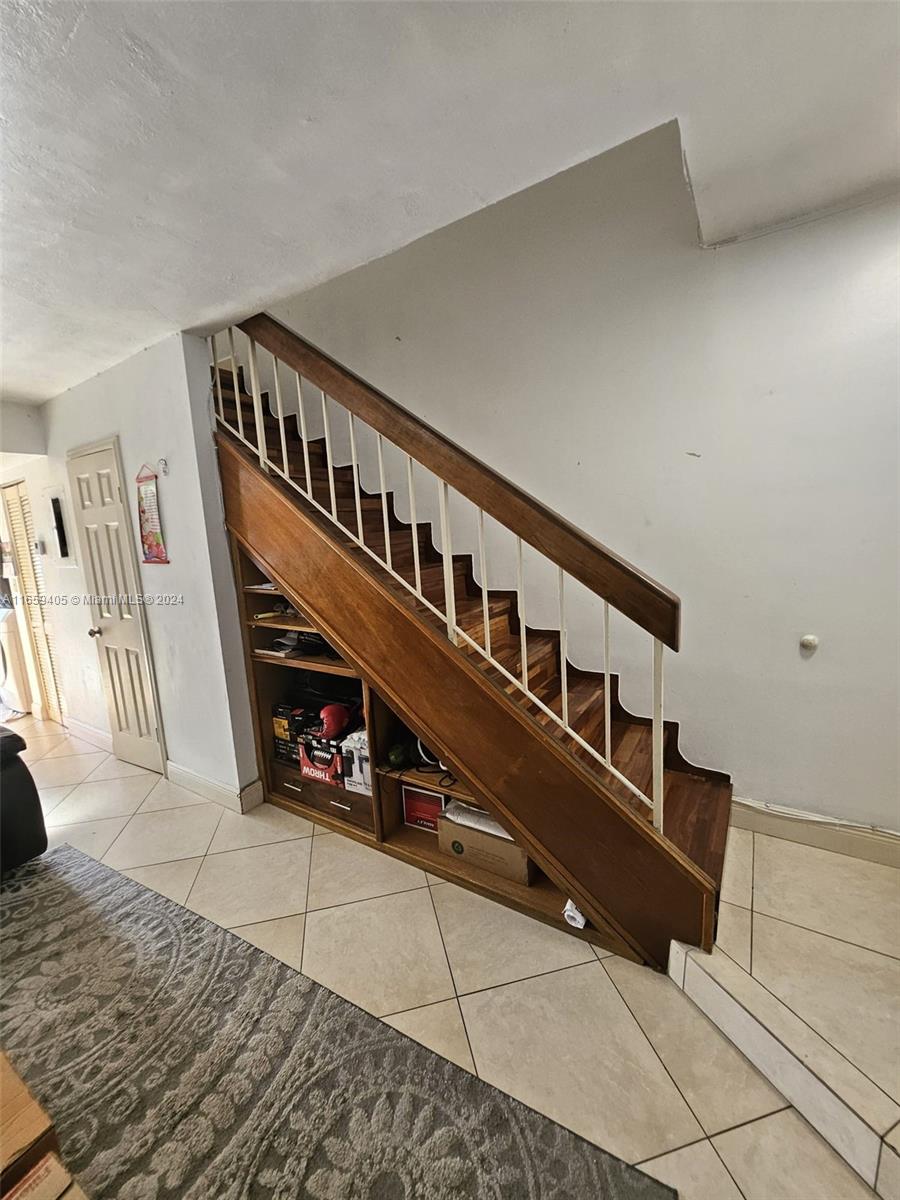 VILLAS UNIVERSITY SQUARE - Residential Lease