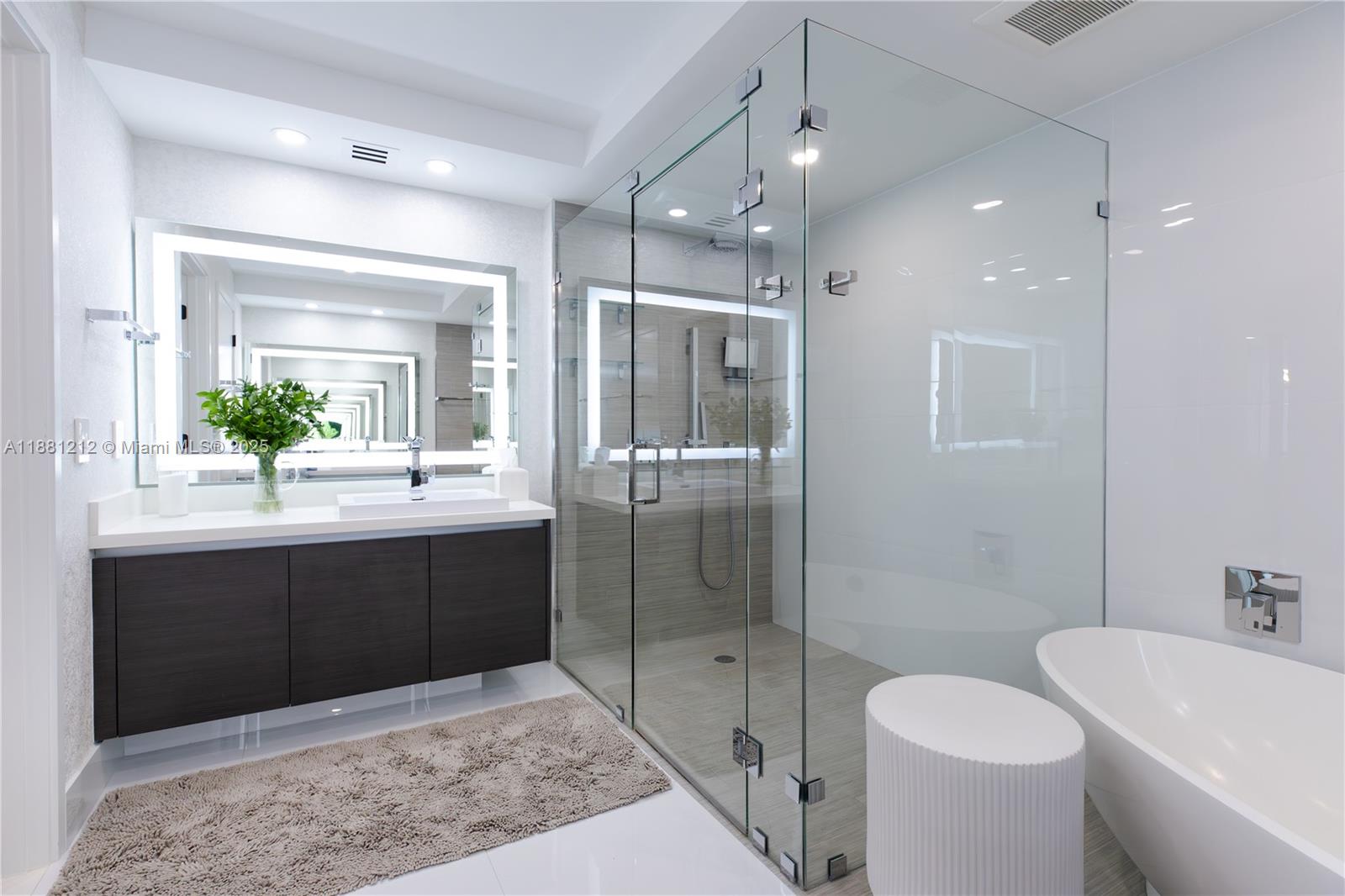 PARQUE TOWERS CONDO - Residential