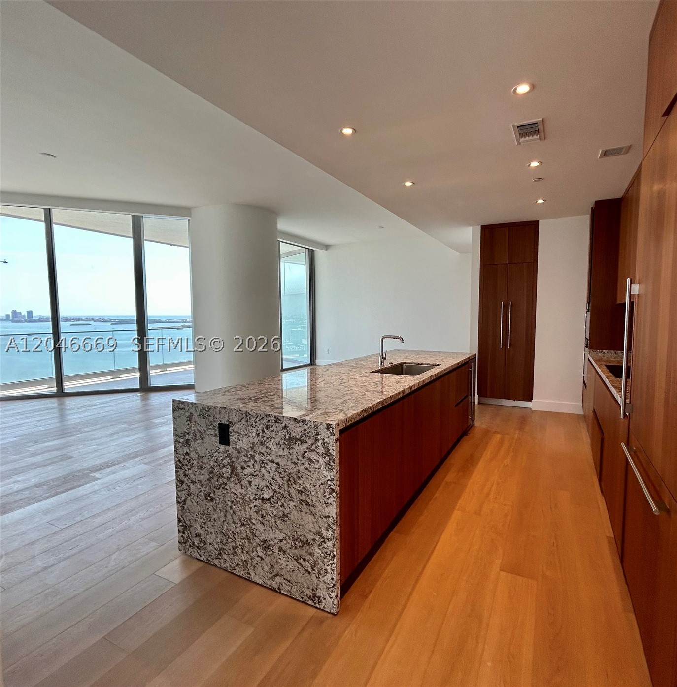 Una Residence - Residential
