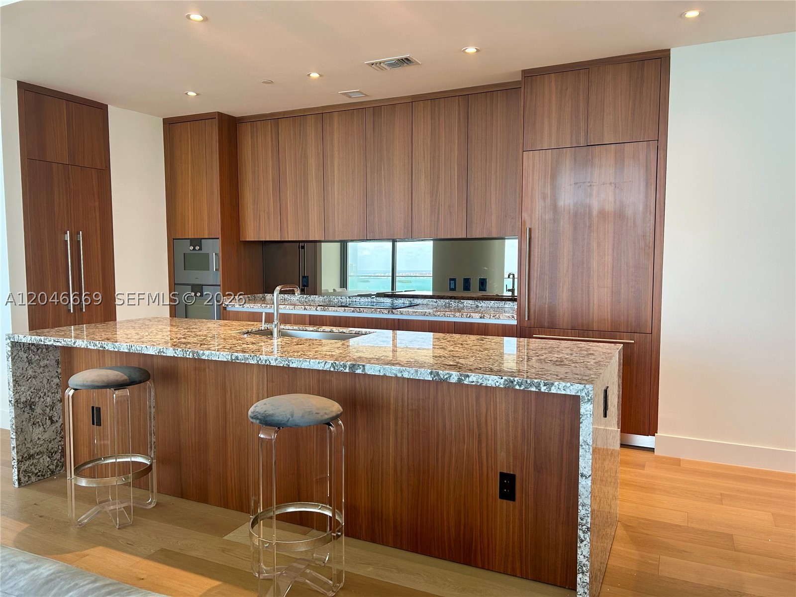 Una Residence - Residential