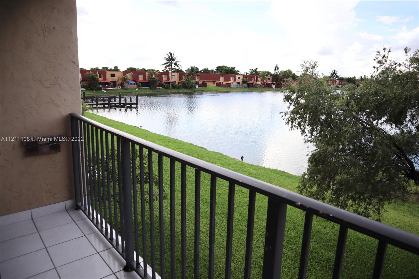 Spacious 2 bedrooms, 2 2/1bathrooms. Washer and Dryer in the unit. Remodeled unit features a bright and ample living area, and tile floor throughout in first floor and laminate in the second floor. Centrally located close to FIU, major roads, highways and shopping malls. Easy to show, don't miss this opportunity! Tenant in place until JUNE 30th, 202
