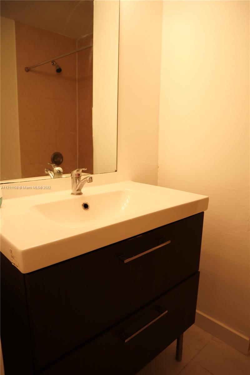 LAGUNA CLUB WEST CONDO BL - Residential Lease