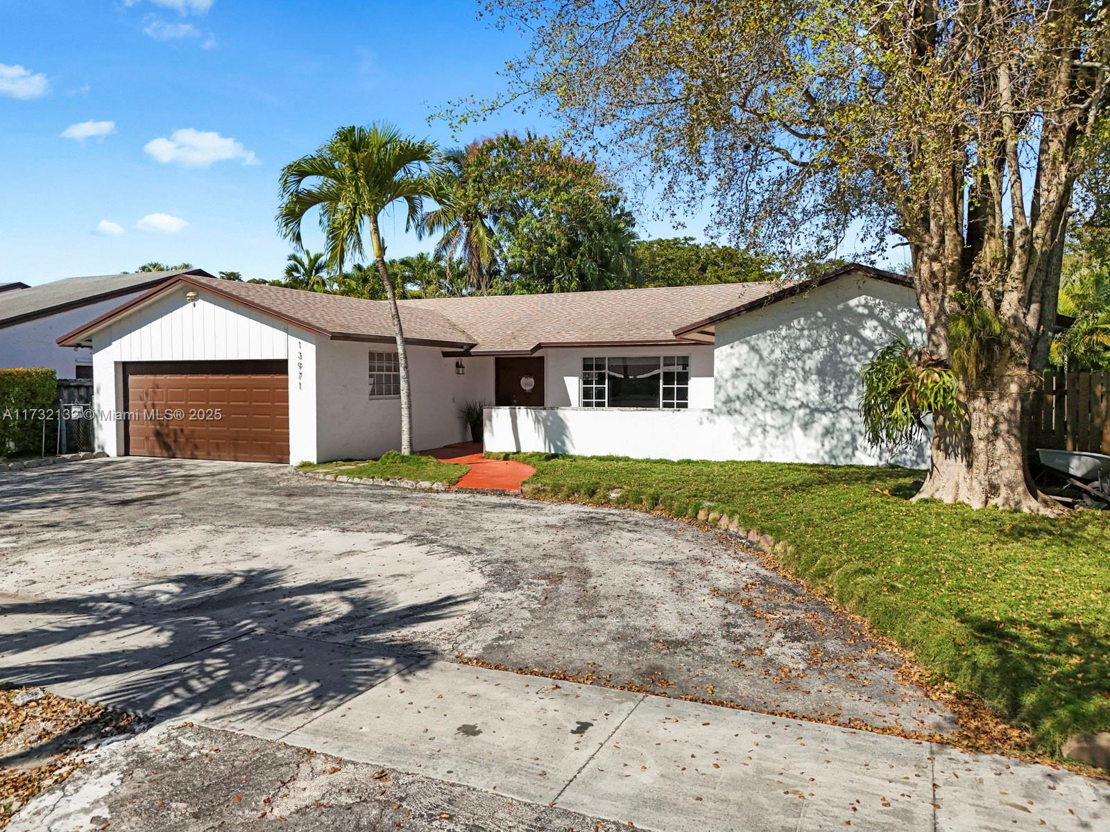 SHORES CALUSA - Residential